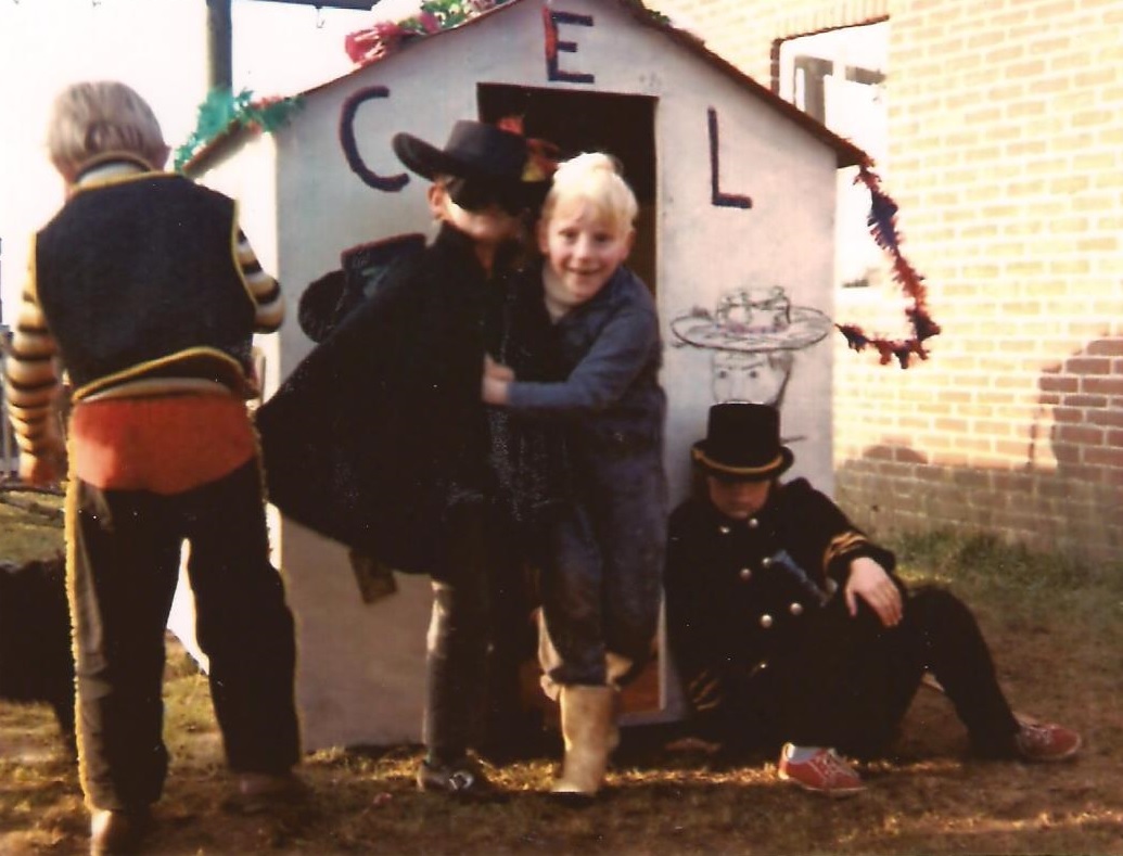 70.006 02 jaren'70 Optocht Eugene vd Donk, Bas vd Wielen en vriendjes